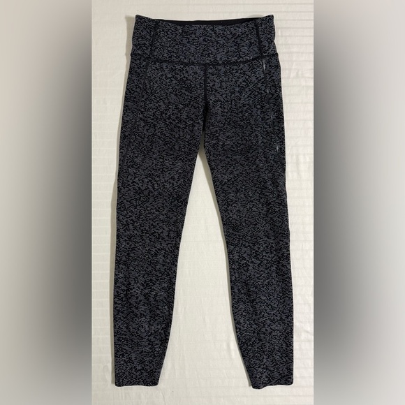 Lululemon Quick Pace Tight Leggings 7/8 Length Soundwave Black White Luxe Size 4 - Picture 4 of 12